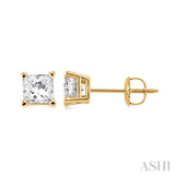 3/4 Ctw Princess Cut Diamond Stud Earrings in 14K Yellow Gold